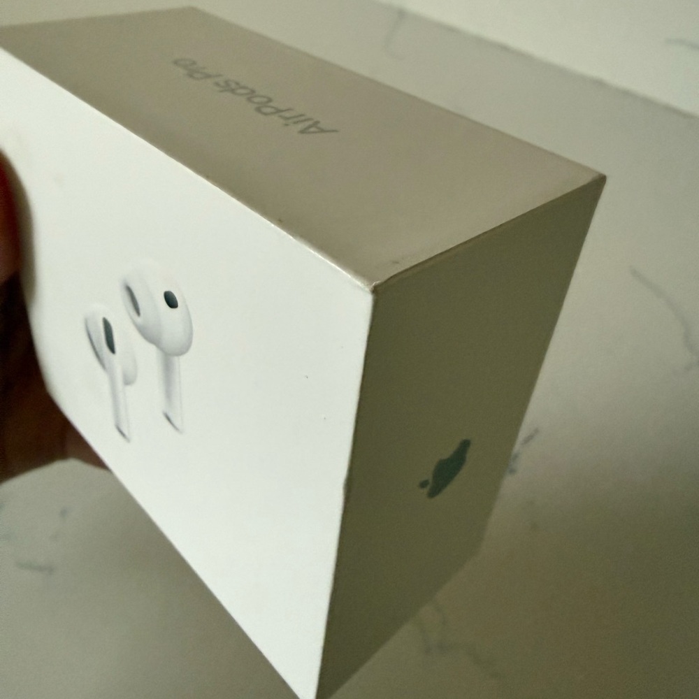 Apple AirPods Pro 3 White Charging Case Box